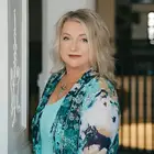 وسيطة روحانية تزعم أن الموتى يكررون الندم نفسه