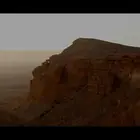 نيران وأضواء مجهولة في واد صحراوي