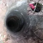 حفر غامضة : صنعتها الطبيعة أم الكائنات الفضائية ؟