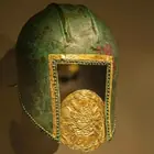 الخوذة الجنائزية: درع الأرواح بعد الموت