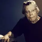 ستيفن كينغ : ملك الرعب وسيد العوالم الماورائية