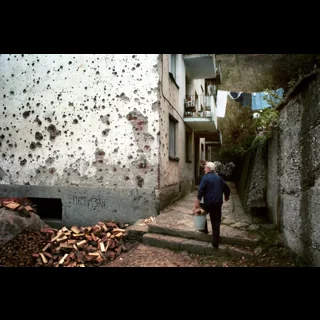 آثار بناء مهدم في البوسنة في يوغوسلافيا السابقة