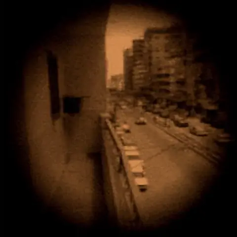 على سور الشرفة