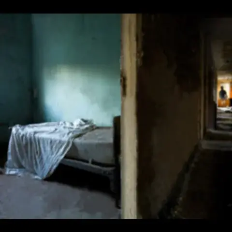 لهو خفي في سكن جامعي