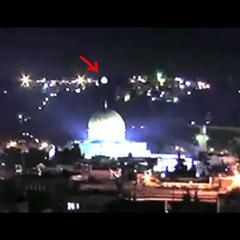 جسم طائر مجهول فوق قبة الصخرة