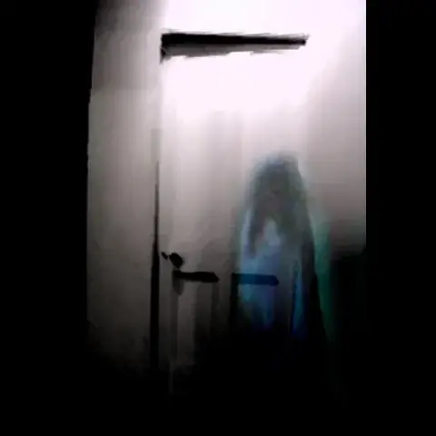 شقة مسكونة بامرأة مجهولة