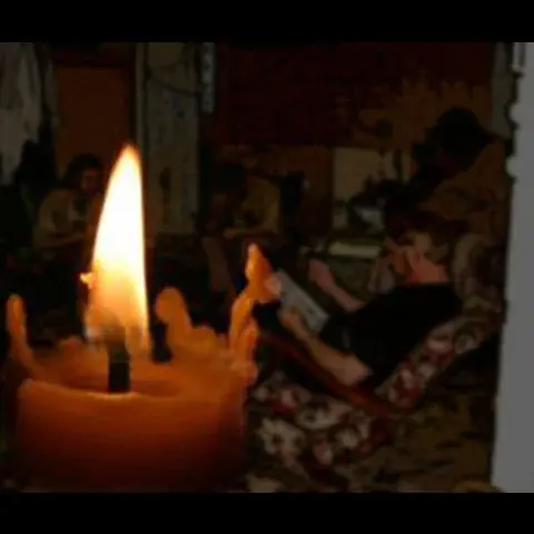 رفاق دراسة في منزل مريب