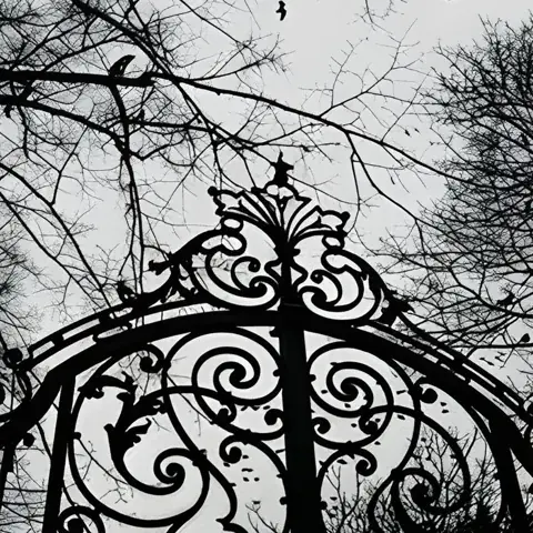 جريمة اليد الرخامية - قصة قصيرة