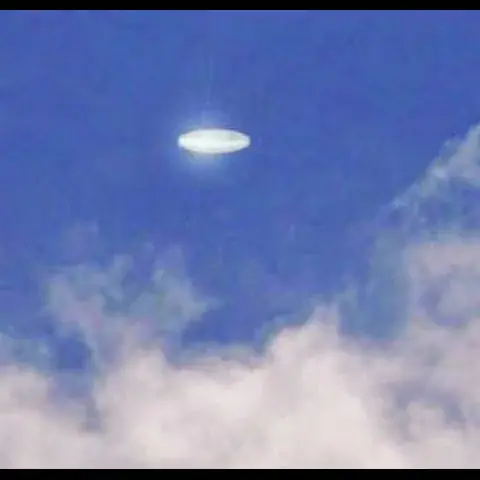 تجربة في الأجسام الطائرة المجهولة وفي النظر عن بعد