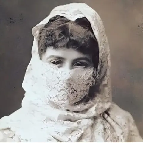 من هي سارة موسبن ؟ وما سر الصورة التي أرعبت الإنترنت ؟