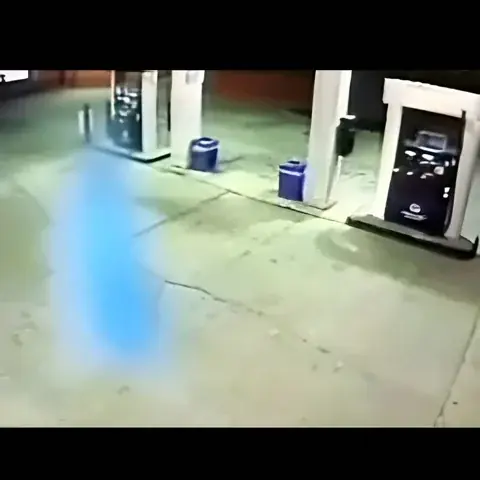 شبح أزرق في محطة البنزين