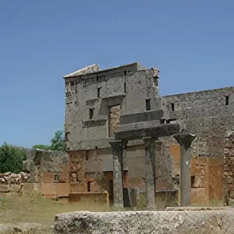 جسم طائر مجهول يحلق في سماء سوريا