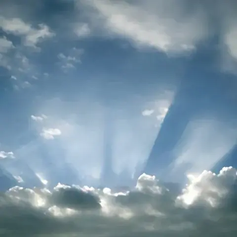 طفل التقى بجدته المتوفاة