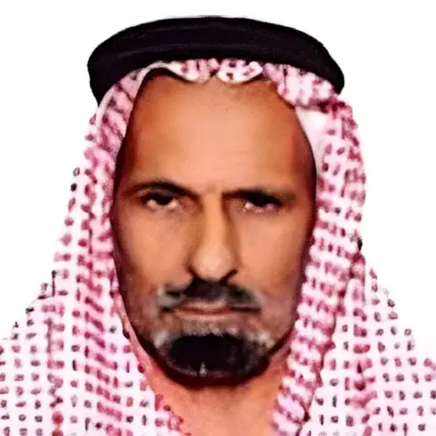 طائر يحوم حول جسد المتوفى