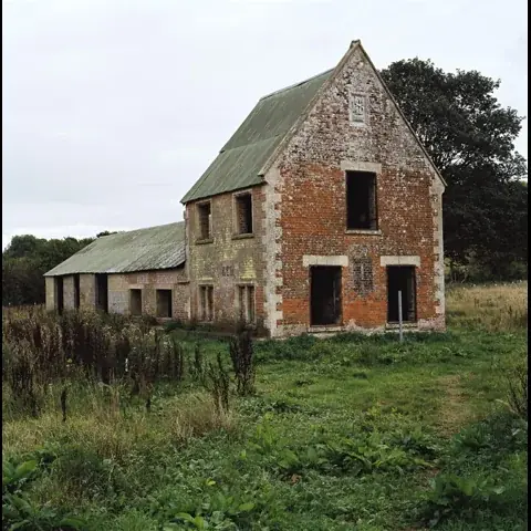 الكوخ المسكون الذي شوهدت فيه الأنوار تضيئ وتنطفئ من تلقاء نفسها،