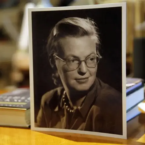 شيرلي جاكسون -  كاتبة أدب الرعب النفسي