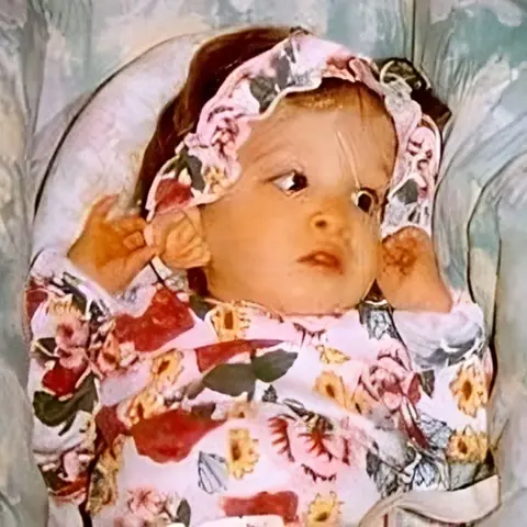 فتاة لا تتقدم بالسن تحير الأطباء