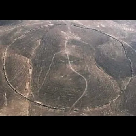 آثار دواثر غامضة في صحراء الشرق الأوسط