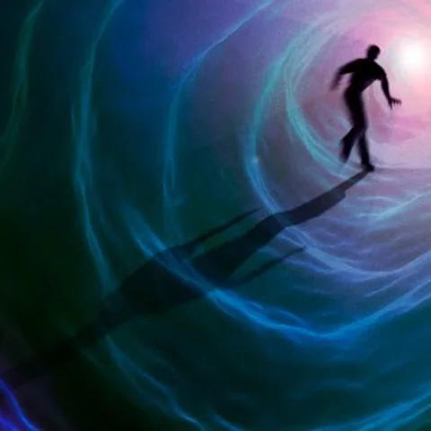 تجربة الموت الوشيك : دليل على عالم البرزخ أم تجربة دماغ محتضر ؟