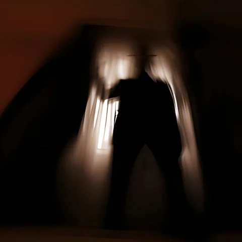 أصحاب الظل : فرضيات التفسير