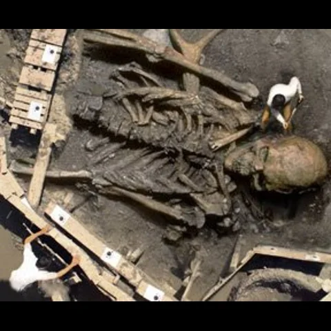 حقيقة أثر هيكل عملاق : هل هي آثار قوم عاد ؟