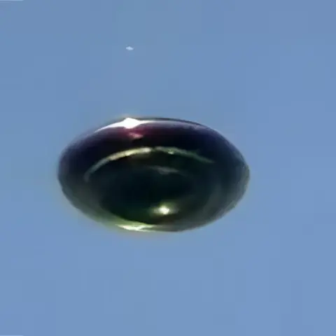 هل يمكن استحضار طبق طائر ؟ من يملك هذه الهبة ؟