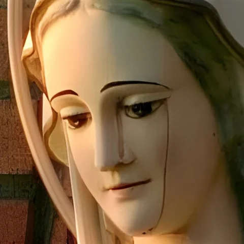 التمثال الباكي للسيدة العذراء