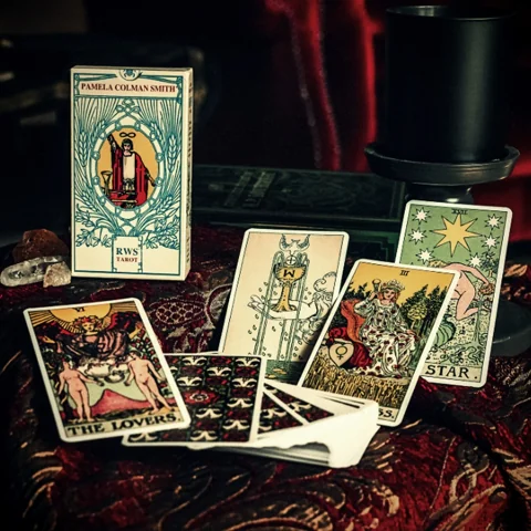 كيف نشأت أوراق التاروت - نظرة تاريخية