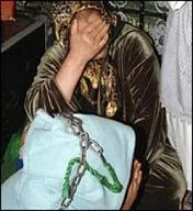 نزيلة عند الضريح