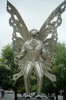 نصب تذكاري للرجل العثة