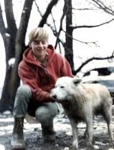 شاهد العيان رون جونسون برفقة كلبه